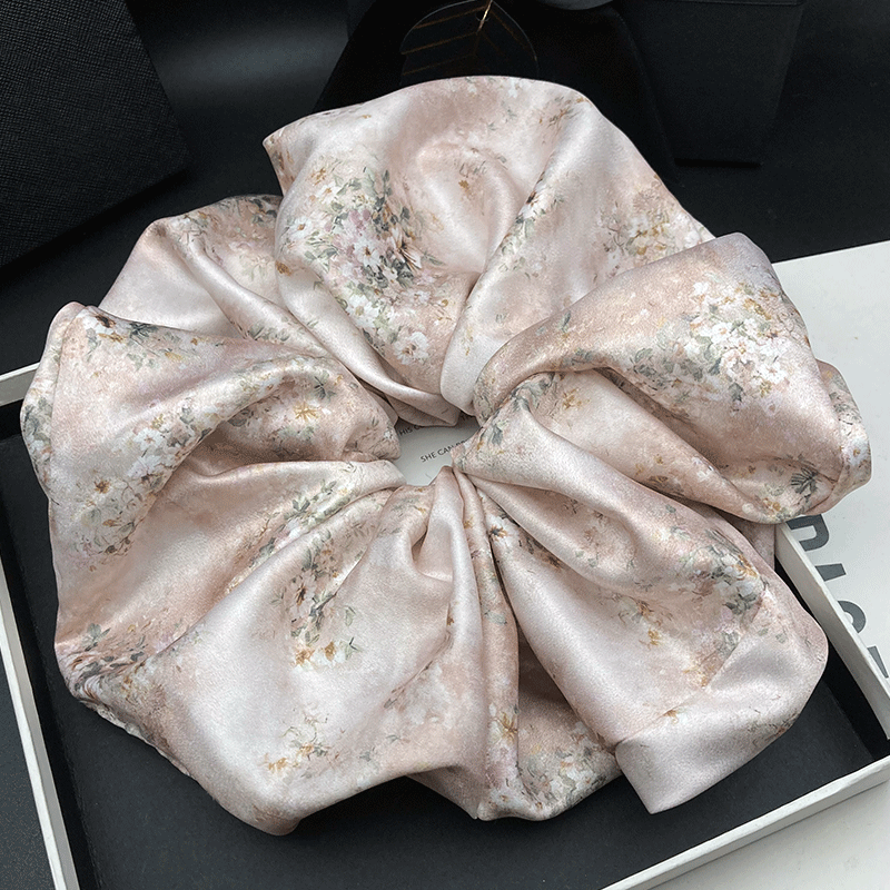 Oversized and oversized satin  - Coffee Tea Or Me recensione e prezzo