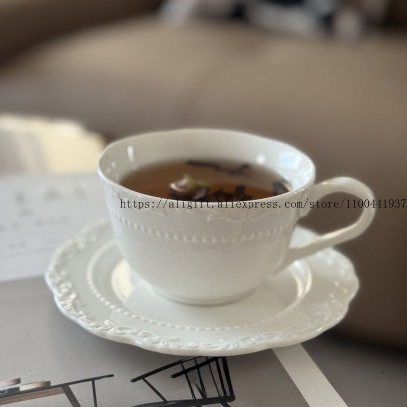French Light Luxury Embossed F - Coffee Tea Games recensione e prezzo