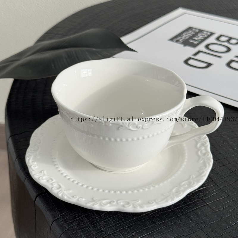 French Light Luxury Embossed F - Coffee Tea Games recensione e prezzo